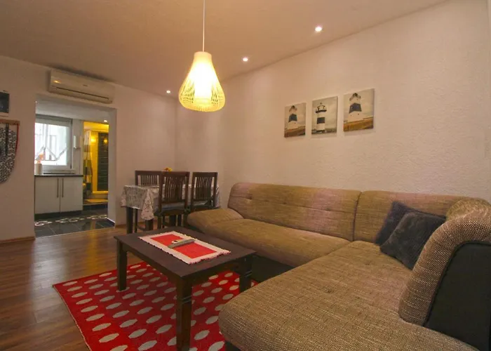 아파트 Adnan 2229 풀라