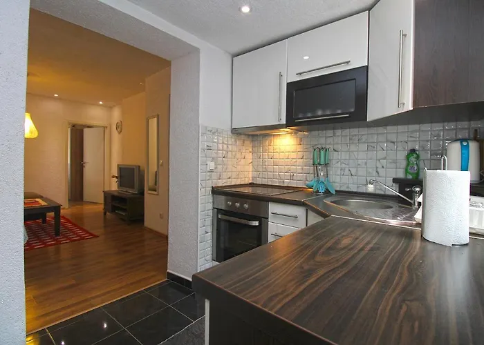 아파트 Adnan 2229 풀라