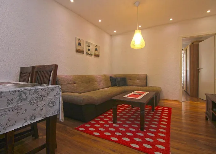 아파트 Adnan 2229 풀라